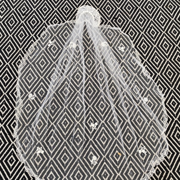 Vintage 70s Wedding Veil 45 inches long main image 6
